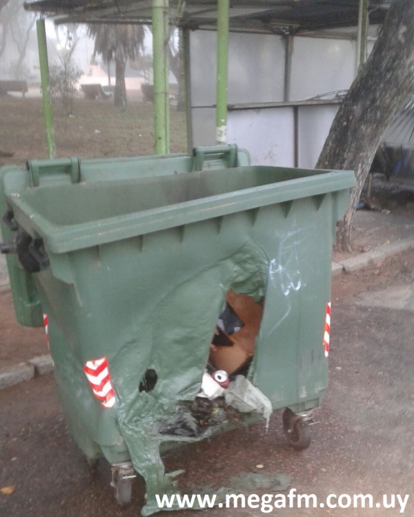 Incendio de contenedor en la zona c&eacute;ntrica de nuestra ciudad 5/03/18