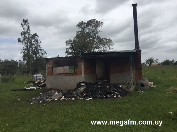 Incendio en una finca en poblado Mendiz&aacute;bal 15/11/16