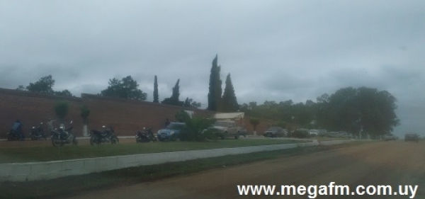 Masiva concurrencia a la necropolis de Vergara este 2 de noviembre 2015