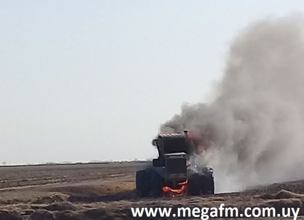 Un tractor tom&oacute; fuego en Arrozal 33 - no hubieron lesionados 15/11/17
