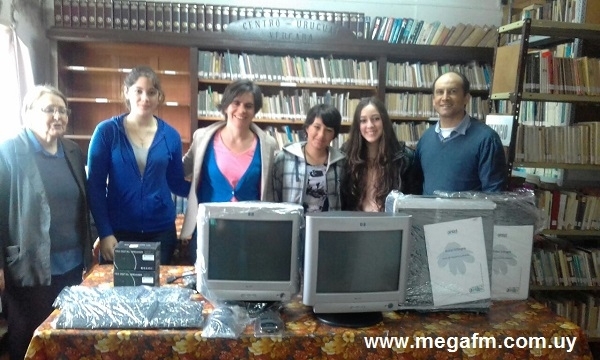 La biblioteca Municipal Seraf&iacute;n J. Garc&iacute;a recibi&oacute; donaci&oacute;n de dos computadoras 29/09/16