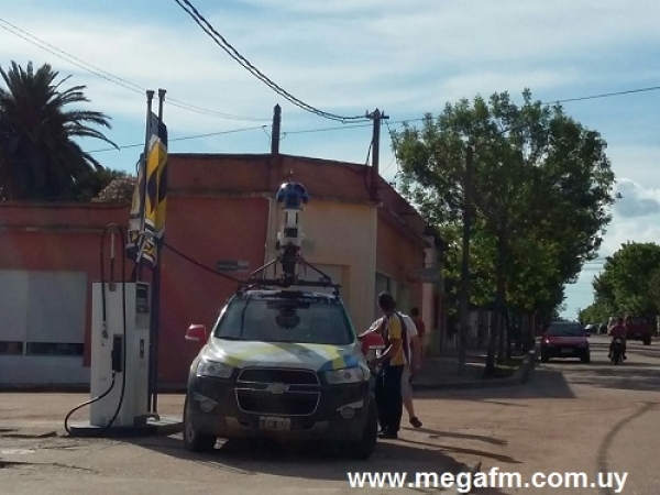 Auto de Google recorre calles de Vergara