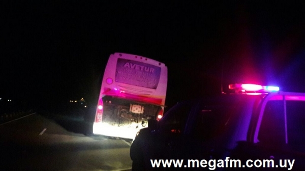 Un &oacute;mnibus de excursi&oacute;n rompi&oacute; el eje trasero en Ruta 18 Km. 346 3/09/16