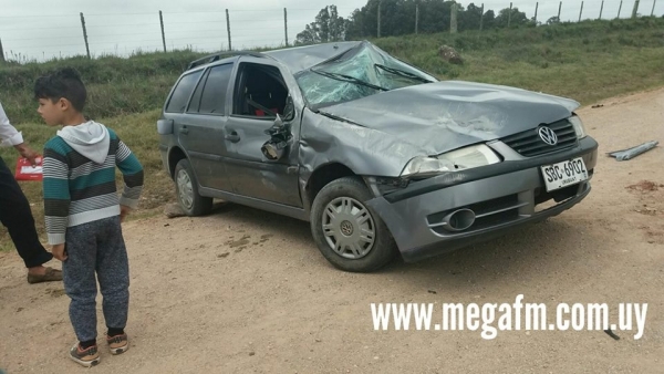 Volc&oacute; un autom&oacute;vil en Ruta 91 a 3 kil&oacute;metros de Vergara 8/10/17