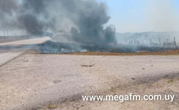 Un auto volc&oacute; y tom&oacute; fuego en la ma&ntilde;ana de hoy en ruta 18 km 354 12/01/22