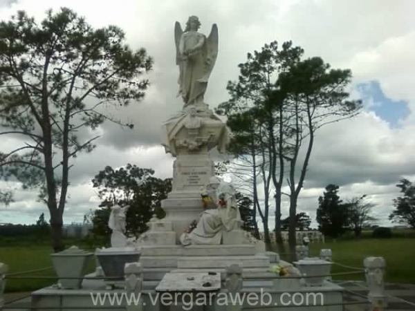 Este 2 de noviembre la necr&oacute;polis de Vergara estar&aacute; abierta de 7:00 a 18:30 horas 1/11/20