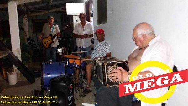 Grupo Los Tres realiz&oacute; su debut en Mega FM 3/02/17