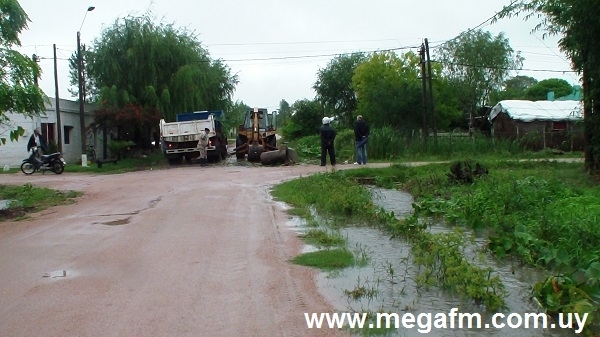 Vecinos de barrio Floresta solicitaron una soluci&oacute;n a la problem&aacute;tica de cunetas tapadas 6/04/16