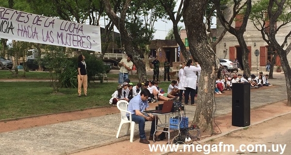 Se realiz&oacute; actividad contra la Violencia hacia la Mujer en Vergara 8/11/16