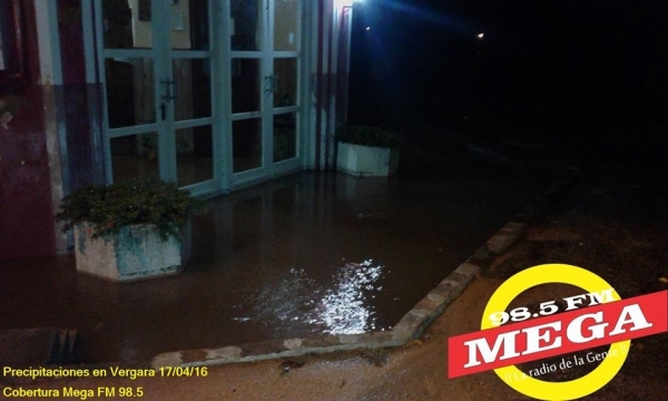 Varias familias autoevacuadas tras las &uacute;ltimas precipitaciones de la noche de domingo 17/04/16 en Vergara