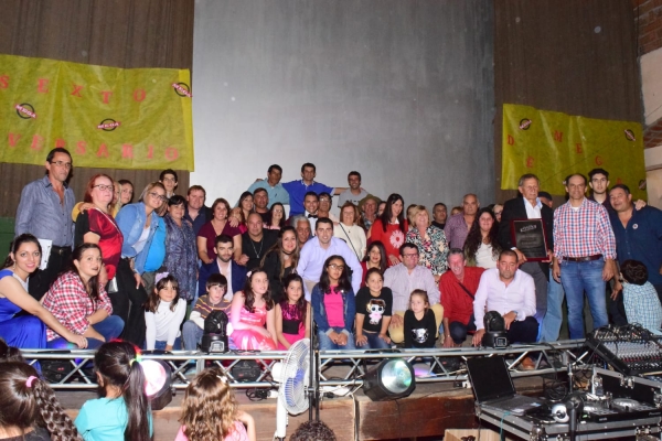 La familia de Mega FM en el sexto aniversario