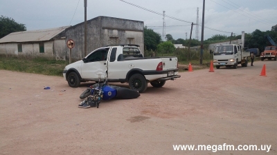 Una camioneta y una moto chocaron en calle Lucas Urrutia y Fortunato Jara 26/02/16