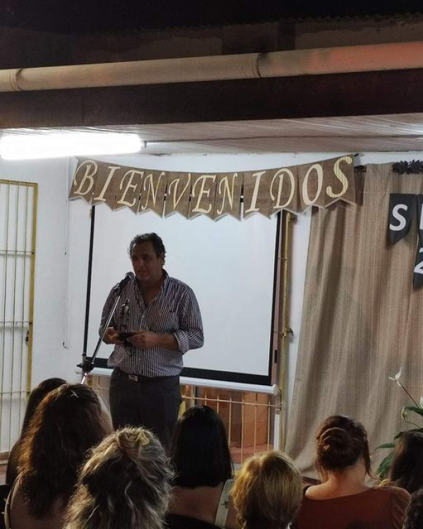 El escribano Jos&eacute; Luis Cuello recibi&oacute; el "Yuca 2021"