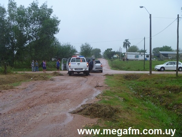 Choque simple entre un autom&oacute;vil y una camioneta en Vergara 18/04/16