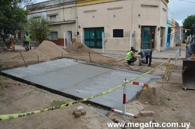 Calle Fortunato Jara interseccion con Joaquin Suarez se encuentra cortada por construcci&oacute;n de bad&eacute;n