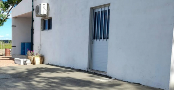 Rompieron un vidrio de una ventana y hurtaron un calef&oacute;n entreo otros elementos en la planta de extraci&oacute;n de miel local 2/02/22